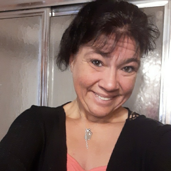 Meet your Posher, Nicole - Picture 1 of 1